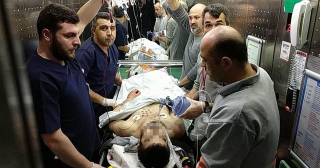 Samsun&#039;da bıçaklı saldırıya uğrayan genç ağır yaralandı