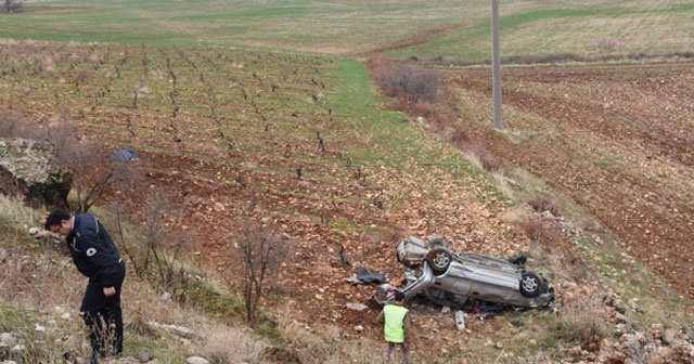 Şarampole uçan otomobilden fırlayarak hayatını kaybetti