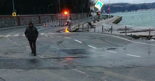 Sarıyer'de yol çöktü, Tarabya Yeniköy arası trafiğe kapatıldı