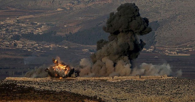 Sınırda savaş uçakları bombalamaya başladı