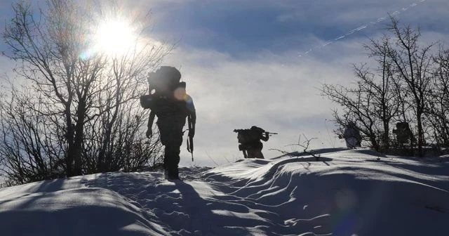 Şırnak&#039;ta 5 PKK&#039;lı terörist teslim oldu