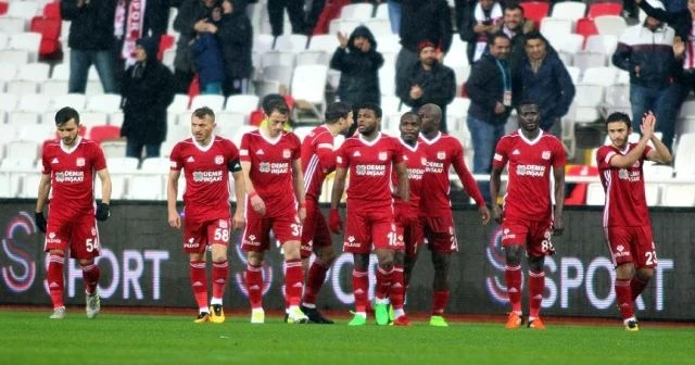 Sivasspor &#039;sıfır borç&#039;la hedefe yürüyor