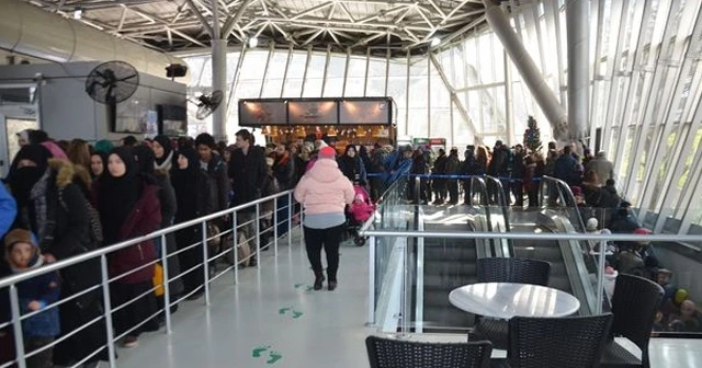 Teleferik sırasında 2 bin kişi