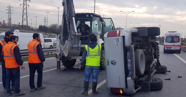 Uçağa yetişmeye çalışan pilot aracıyla takla attı