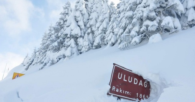 Uludağ&#039;da kar kalınlığı bir metreye yaklaştı
