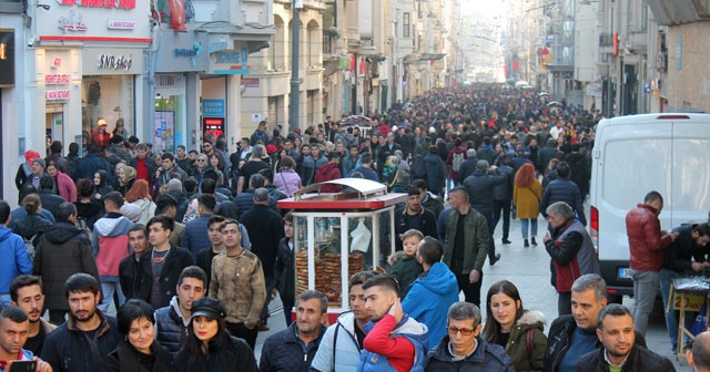 Vatandaşlar Taksim Meydanı’na akın etti