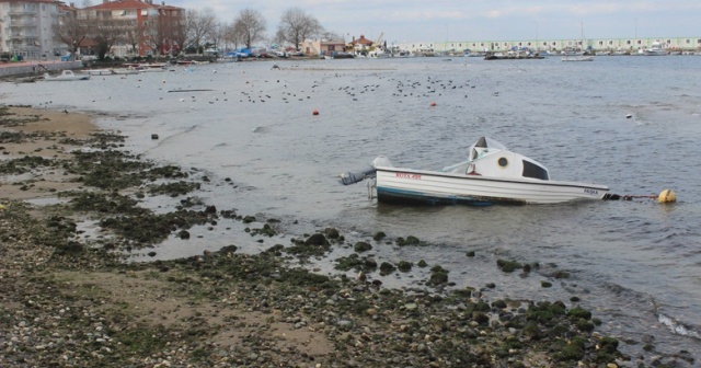 Yalova&#039;da deniz suyu 10 metre çekildi