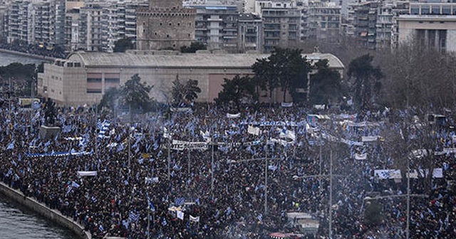 Yunanistan&#039;da isim gerilimi: 10 binler sokağa indi