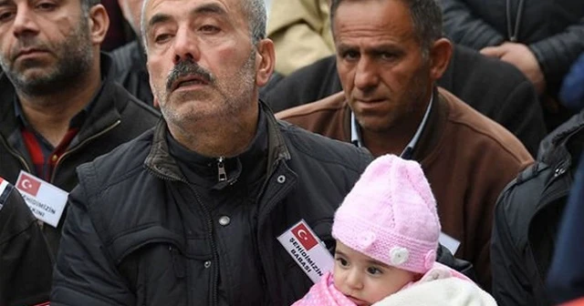 'Çok şükür oğlum şehit. Bu da şehit kızı' dedi ve ekledi: Göreve hazırız