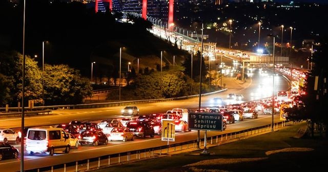 15 Temmuz Şehitler Köprüsü&#039;nde trafiği aksatan kişiye gözaltı