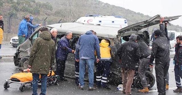 Bağcılar&#039;da zincirleme trafik kazası: 5 yaralı