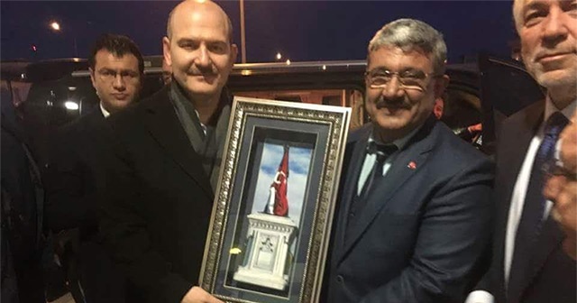 Başkan Karabulut&#039;tan Bakan Soylu&#039;ya el yapımı tablo