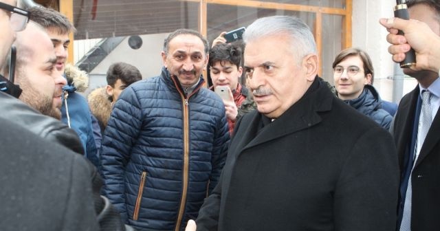 Binali Yıldırım, cuma namazını Münih Merkez Camii’nde kıldı