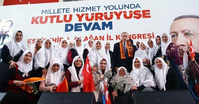 Cumhurbaşkanı Erdoğan&#039;ı zeytin dallarıyla karşıladılar