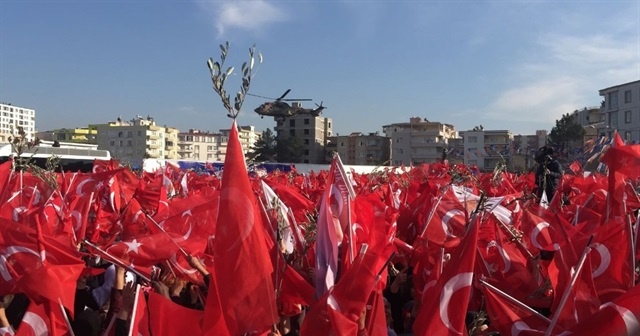 Cumhurbaşkanı Erdoğan &#039;zeytin dalı&#039; ile karşılandı