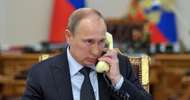 Daha önce internet için &#039;CIA projesi&#039; diyen Putin, akıllı telefon da kullanmıyor
