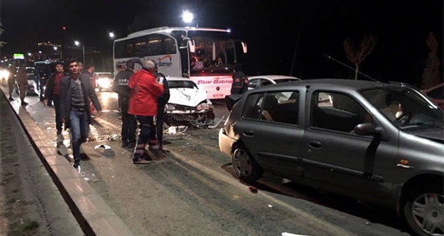 Elazığ&#039;da zincirleme trafik kazası: 6 yaralı