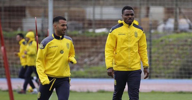 Emenike saç baş yolduruyor