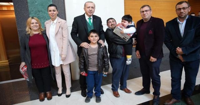 Erdoğan, Yağız bebek ve ailesiyle bir araya geldi