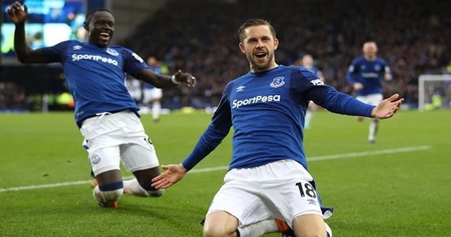 Everton ikinci yarı açıldı
