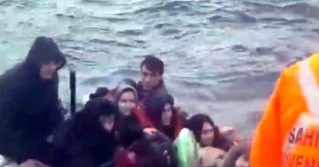 Fırtınaya yakalanan göçmenler ölümden döndü