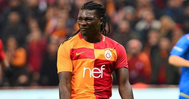 Gomis bayılma anı İzle? Bafetimbi Gomis'in hastalığı ne?