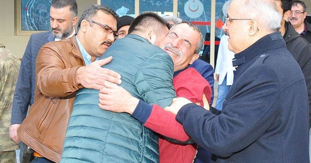 Hakkari&#039;de şehit düşen polis memurunun ailesine acı haber verildi