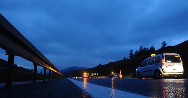 Heyelan nedeniyle yol İstanbul istikametine kapatıldı