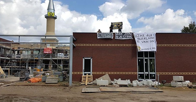Hollanda&#039;da inşası süren camiye saldırı