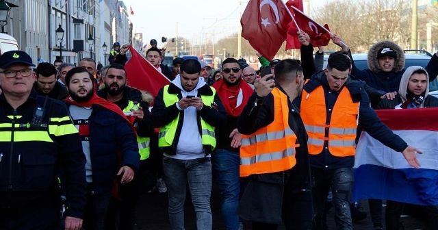 Hollanda&#039;da &#039;TSK’ye destek, PKK’yı protesto&#039; yürüyüşü