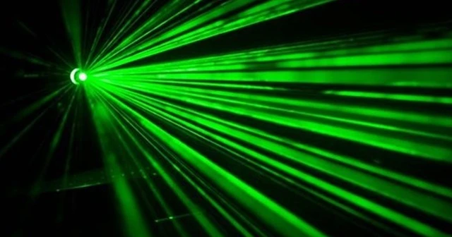 Işık elektron parçacıklarını yavaşlatıyor