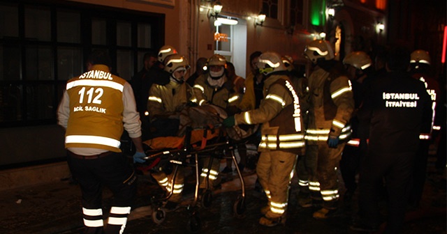 İstanbul Beyoğlu&#039;nda yangın: 6 yaralı var