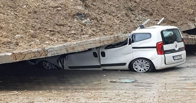 İstinat duvarı aracın üzerine çöktü