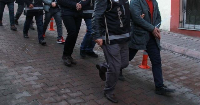İzmir&#039;de FETÖ&#039;nün finans ayağına operasyon: 5 gözaltı