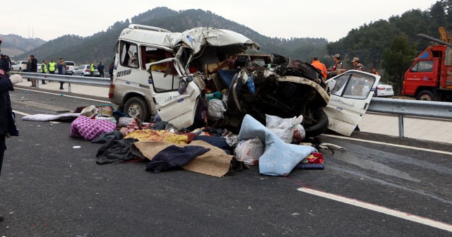 Feci kazada aynı aileden 9 kişi hayatı kaybetti