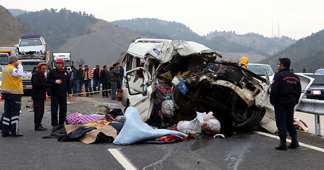 Kahramanmaraş&#039;taki kazada ölenler aynı aileden çıktı