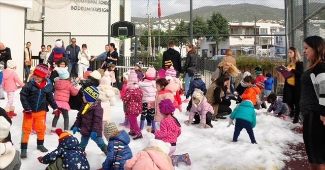 Kar yağmayan ilçeye kar getirdiler