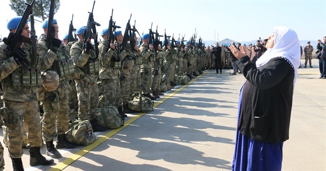 Komandolar Afrin&#039;e böyle uğurlandı