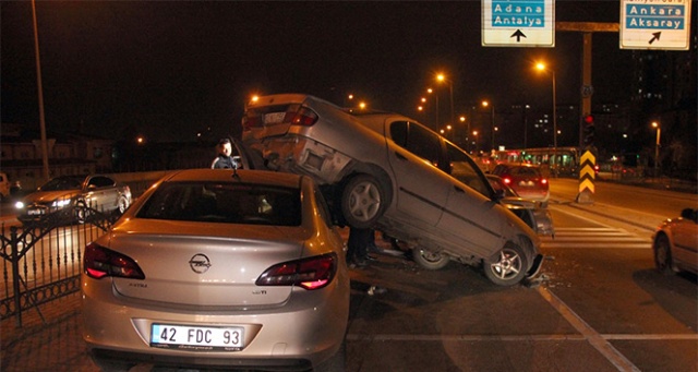 Konya&#039;da zincirleme trafik kazası: 2 yaralı