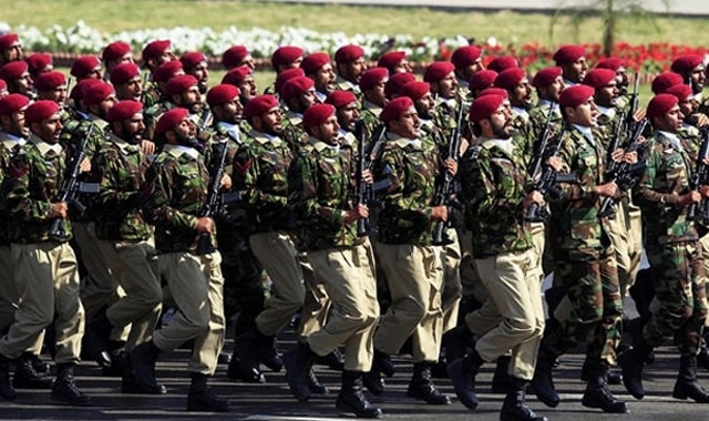 Pakistan Suudi Arabistan&#039;a 1000 kişilik ordu gönderdi