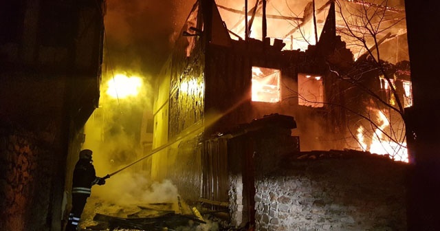 Safranbolu’da yangın çıkan tarihi konak alev topuna döndü