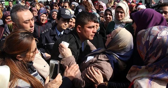 Şehit annesinin sorusu silah arkadaşlarını duygulandırdı