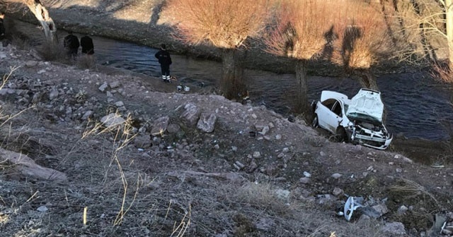 Sivas&#039;ta feci kaza: 3 kişi hayatını kaybetti