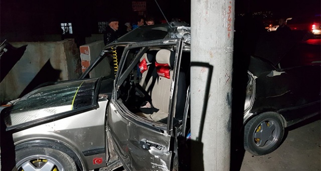 Tokat&#039;ta otomobil elektrik direğine çarptı: 7 yaralı