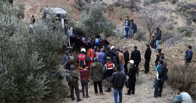 Toprağın altında kalan baba ve oğlu öldü