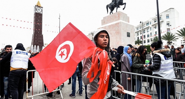 Tunus&#039;ta olağanüstü hal bir ay uzatıldı