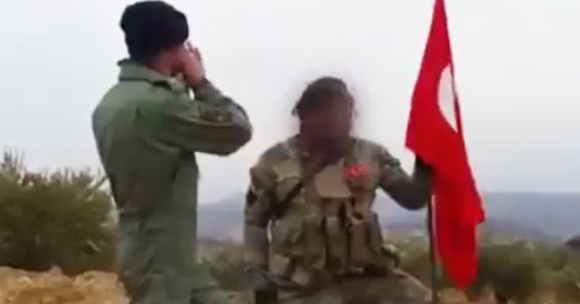 Türk bayrağı ezan okunarak dikildi!