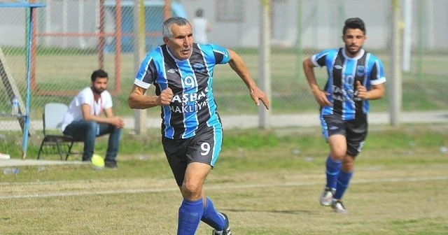 69 yaşındaki futbolcu yeni takımıyla ilk maçına çıktı