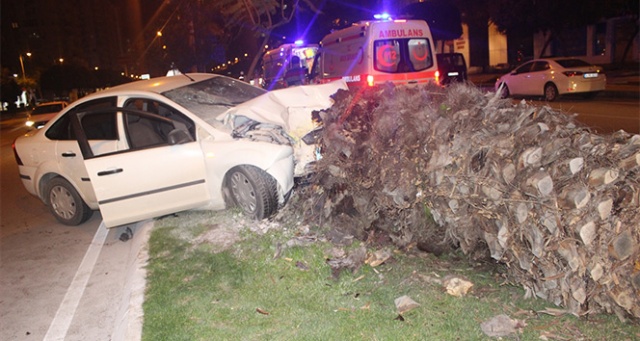 Adana&#039;da trafik kazası: 2 ağır yaralı