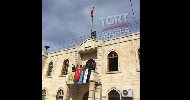 Afrin&#039;e Türk bayrağı dikilme anı! - Afrin&#039;e Türk bayrağı dikildi - Afrin&#039;deki yıkılan Demirci Kawa kimdir?